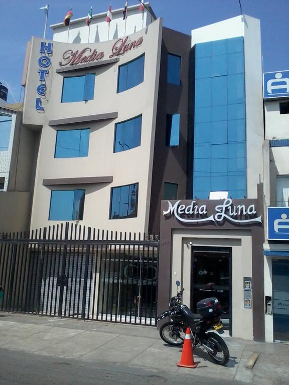 Hostal Media Luna Trujillo Exterior foto